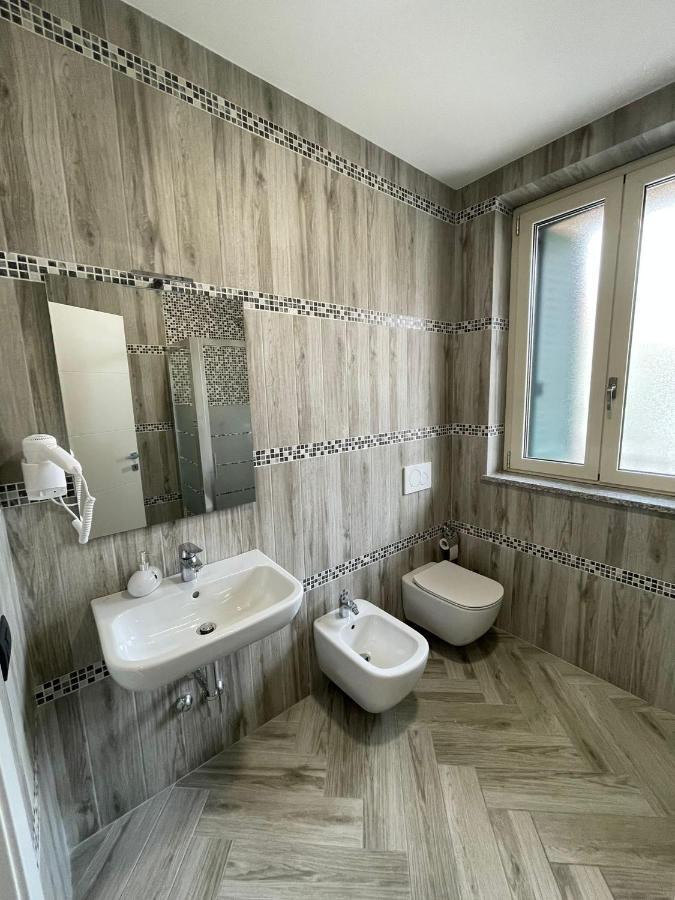 Holiday Rooms Rho Ngoại thất bức ảnh