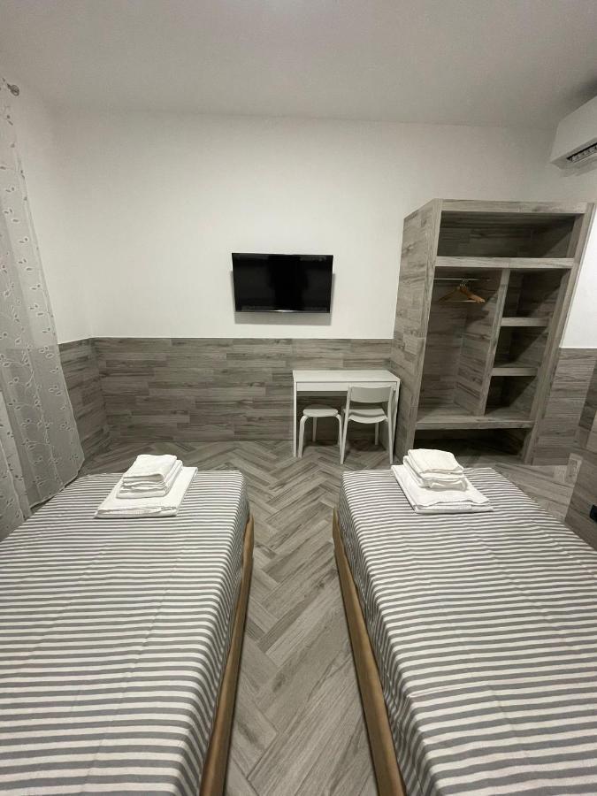 Holiday Rooms Rho Ngoại thất bức ảnh