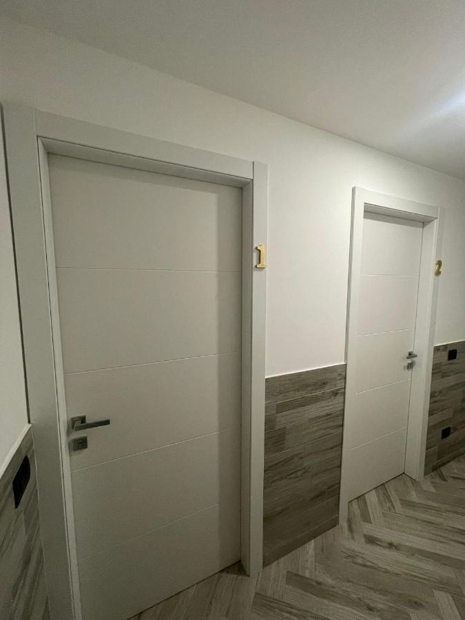 Holiday Rooms Rho Ngoại thất bức ảnh