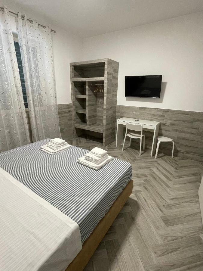 Holiday Rooms Rho Ngoại thất bức ảnh